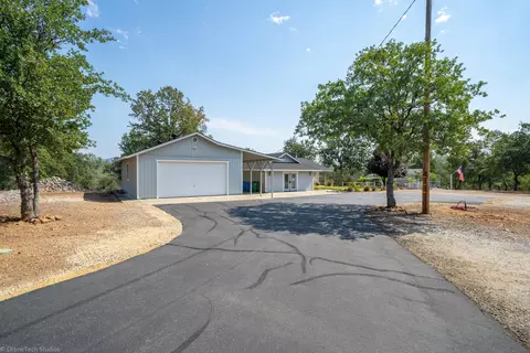 11433 Prosperity Ln, Redding, CA 96003 photo 2