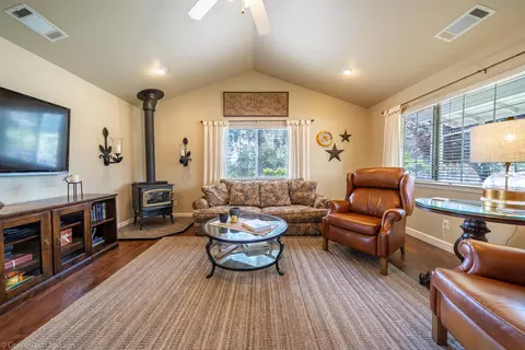 11433 Prosperity Ln, Redding, CA 96003 photo 6