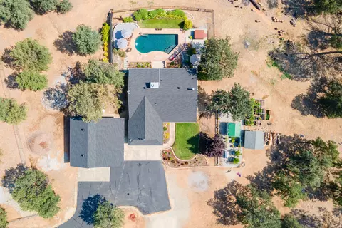 11433 Prosperity Ln, Redding, CA 96003 photo 1