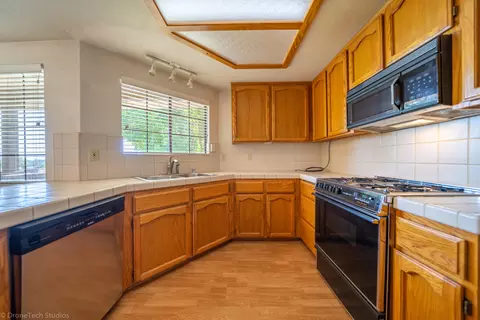 2799 Summerbreeze Pl, Redding, CA 96001 photo 5