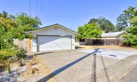 1325 Riviera Dr, Redding, CA 96001 photo 4