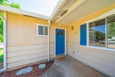 1941 Bembow Dr, Redding, CA 96002 photo 2