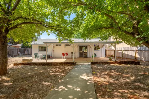 1726 Lazelle Ct, Redding, CA 96002 photo 14