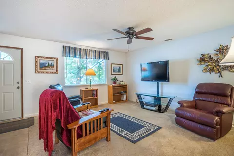 1726 Lazelle Ct, Redding, CA 96002 photo 5