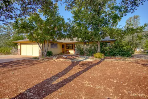 10546 Green Oaks Ln, Redding, CA 96003 photo 2