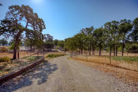 10546 Green Oaks Ln, Redding, CA 96003 photo 36