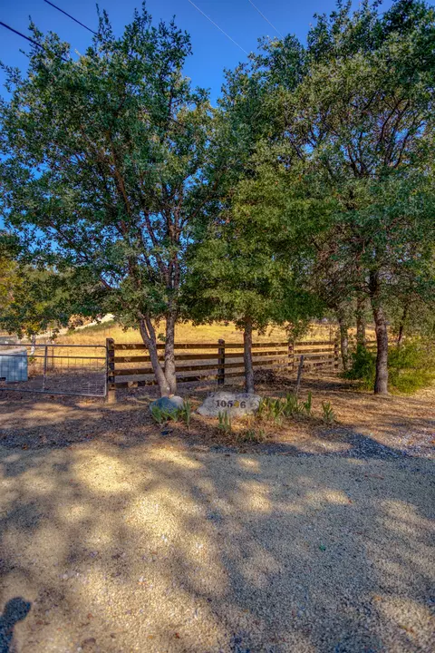 10546 Green Oaks Ln, Redding, CA 96003 photo 42