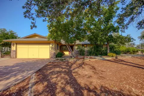 10546 Green Oaks Ln, Redding, CA 96003 photo 1