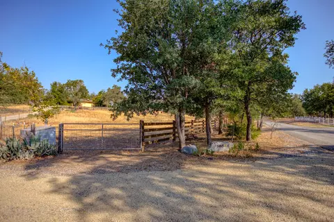 10546 Green Oaks Ln, Redding, CA 96003 photo 38