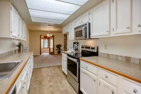 10546 Green Oaks Ln, Redding, CA 96003 photo 4