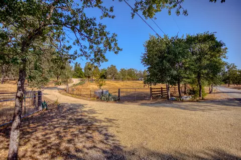 10546 Green Oaks Ln, Redding, CA 96003 photo 39