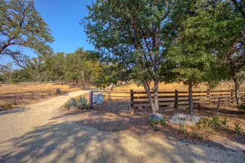 10546 Green Oaks Ln, Redding, CA 96003 photo 40