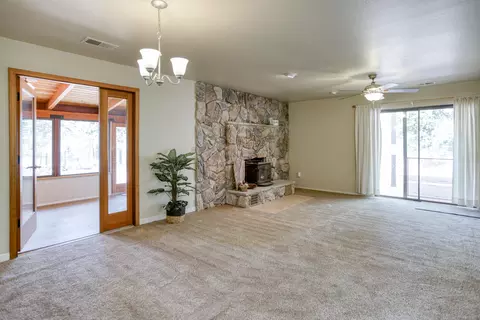 10546 Green Oaks Ln, Redding, CA 96003 photo 12