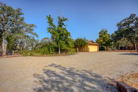 10546 Green Oaks Ln, Redding, CA 96003 photo 44