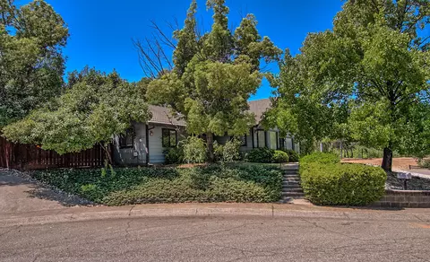 1210 Pueblo Ct, Redding, CA 96001 photo 2