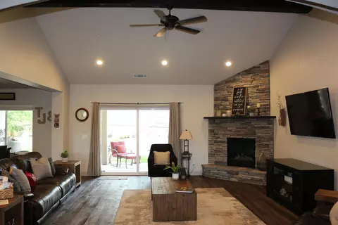 3295 Piper Way, Redding, CA 96001 photo 3