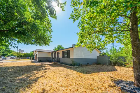 2085 Deimos Ct, Redding, CA 96002 photo 2