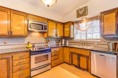 7795 Castle View Ln, Redding, CA 96001 photo 11