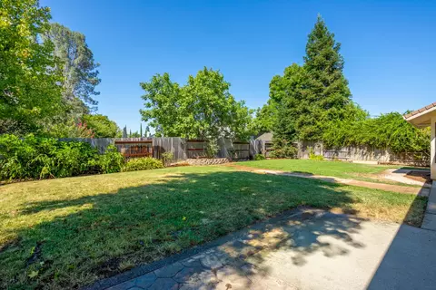 2978 Dawnridge Dr, Redding, CA 96001 photo 13