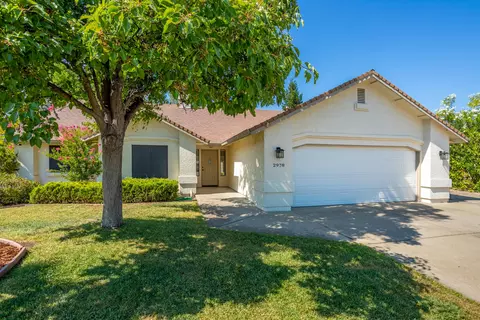 2978 Dawnridge Dr, Redding, CA 96001 photo 1