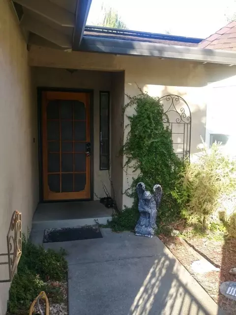 565 Armando Ave, Redding, CA 96003 photo 2