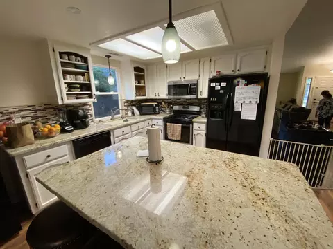 565 Armando Ave, Redding, CA 96003 photo 8