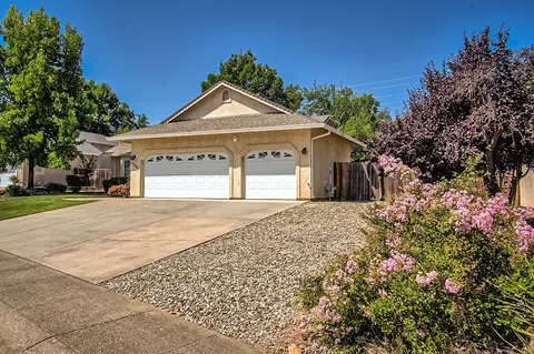 1730 Galway Dr, Redding, CA 96001 photo 2
