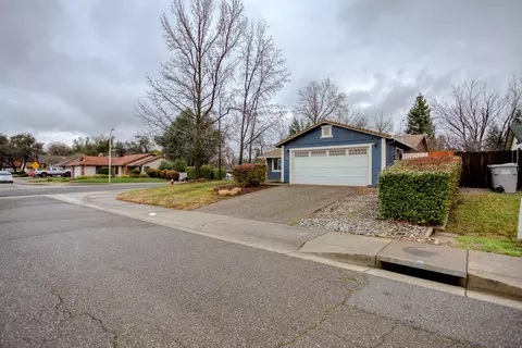 3707 Sunwood Dr, Redding, CA 96002 photo 3