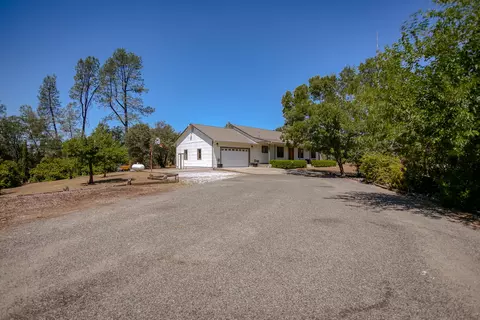 11952 Neal Ln, Redding, CA 96003 photo 4