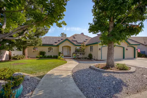 2916 Panorama Dr, Redding, CA 96003 photo 1