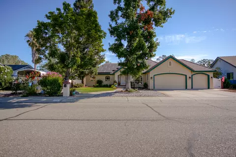 2916 Panorama Dr, Redding, CA 96003 photo 2