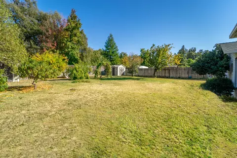 6831 Reflection St, Redding, CA 96001 photo 3