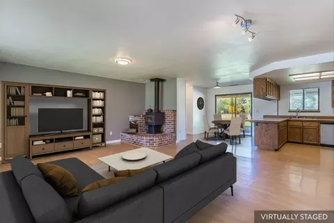 5776 Jubilee St, Redding, CA 96001 photo 4