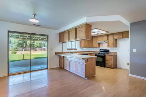 5776 Jubilee St, Redding, CA 96001 photo 9