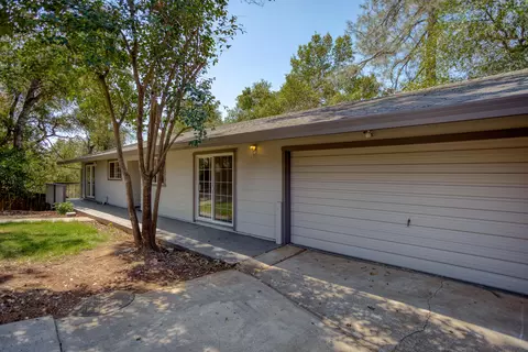 2000 Spur Ct, Redding, CA 96002 photo 2