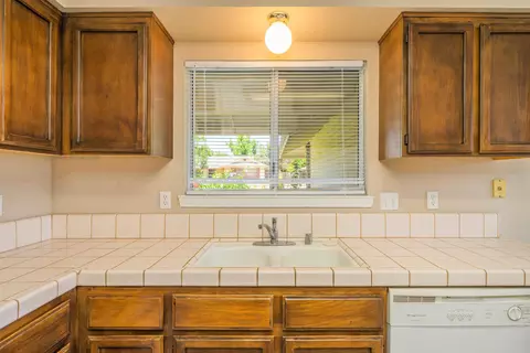 2735 Howard Dr, Redding, CA 96001 photo 10