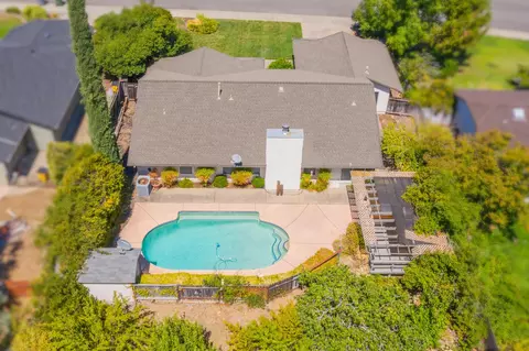 2735 Howard Dr, Redding, CA 96001 photo 2