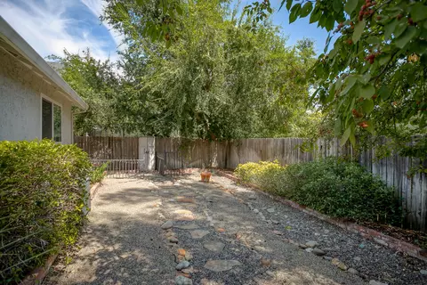 523 Brock Dr, Redding, CA 96003 photo 13