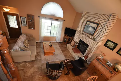 1827 Gold Hills Dr, Redding, CA 96003 photo 4