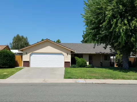 1636 Sterling Dr, Redding, CA 96003 photo 2
