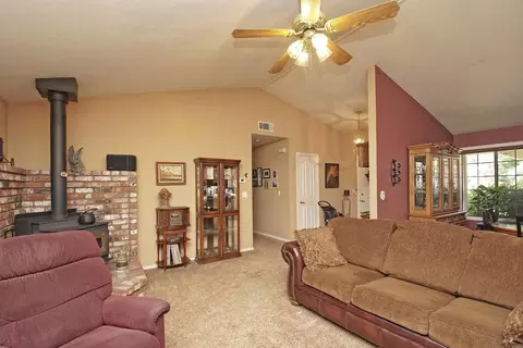 966 Edgewood Ct, Redding, CA 96003 photo 2