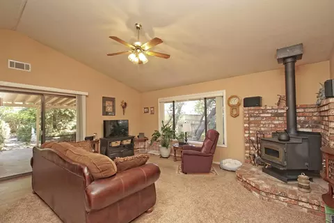 966 Edgewood Ct, Redding, CA 96003 photo 4