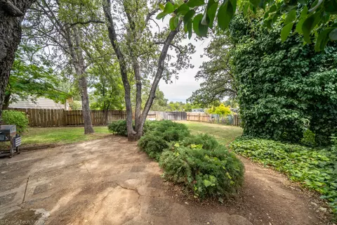 2895 Robert Ct, Redding, CA 96002 photo 8
