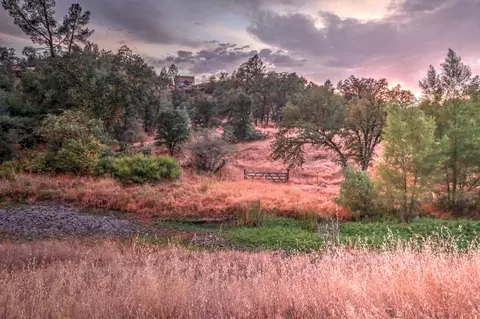 21966 Squaw Grass Trl, Redding, CA 96003 photo 2