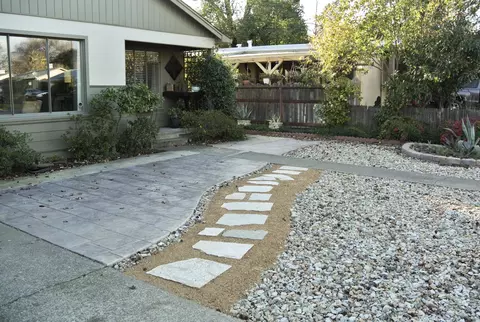 1045 Gold St, Redding, CA 96001 photo 2