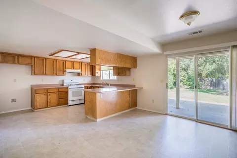 3280 Auburn Dr, Redding, CA 96001 photo 6