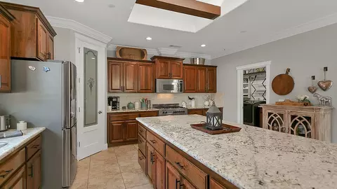 627 Mill Valley Pkwy, Redding, CA 96003 photo 4