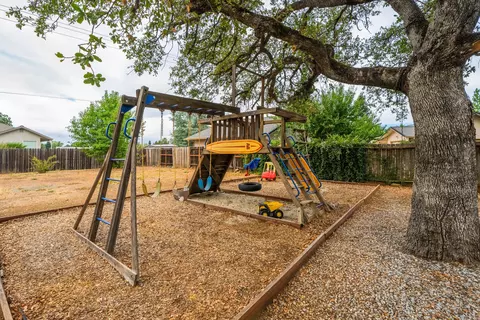 11516 La Costa Ct, Redding, CA 96003 photo 34
