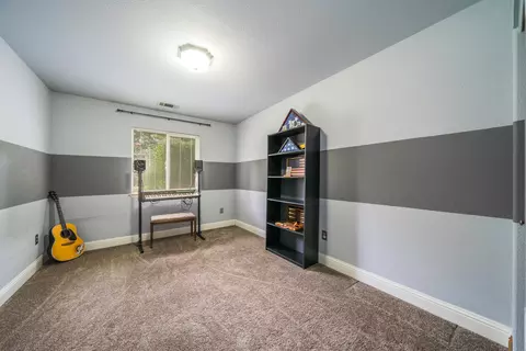 11516 La Costa Ct, Redding, CA 96003 photo 17