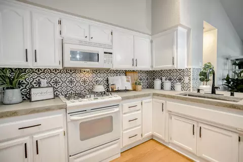 3050 Howard Dr, Redding, CA 96001 photo 6